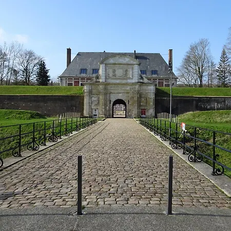 La Ruche Arrageoise - Parking Gratuit - Cozy - Grand Lit - Long * Arras